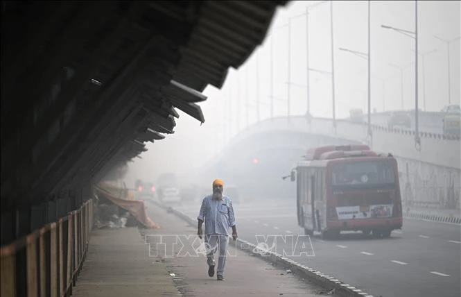 Khói mù bao phủ thủ đô New Delhi, Ấn Độ ngày 1/11/2022. (Ảnh tư liệu: AFP/TTXVN)
