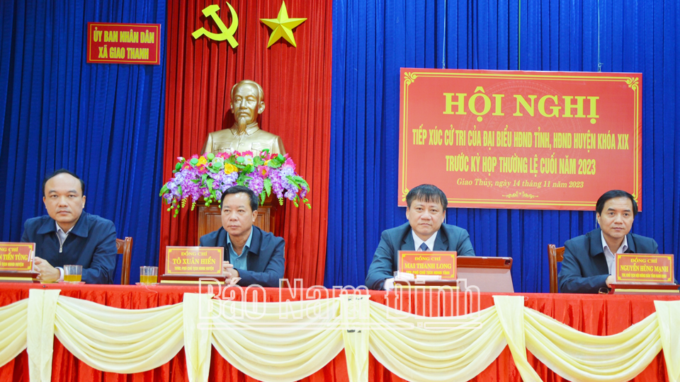 Đồng chí Mai Thanh Long, TUV, Phó Chủ tịch HĐND tỉnh và các đại biểu tiếp xúc cử tri huyện Giao Thủy.