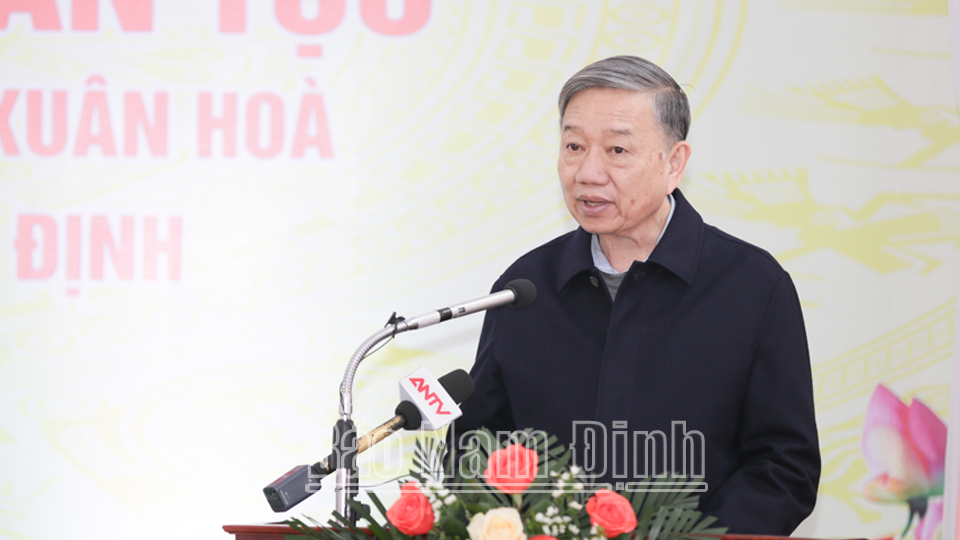 Đại tướng Tô Lâm, Bộ trưởng Bộ Công an phát biểu động viên cán bộ, nhân dân khu dân cư.