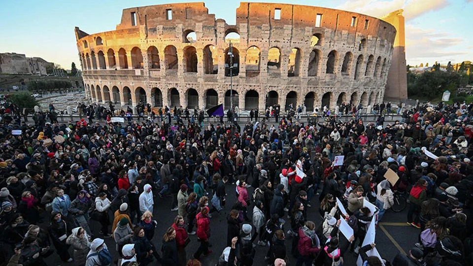 Tuần hành tại Rome (Italia) nhân Ngày thế giới xóa bỏ bạo lực đối với phụ nữ.
