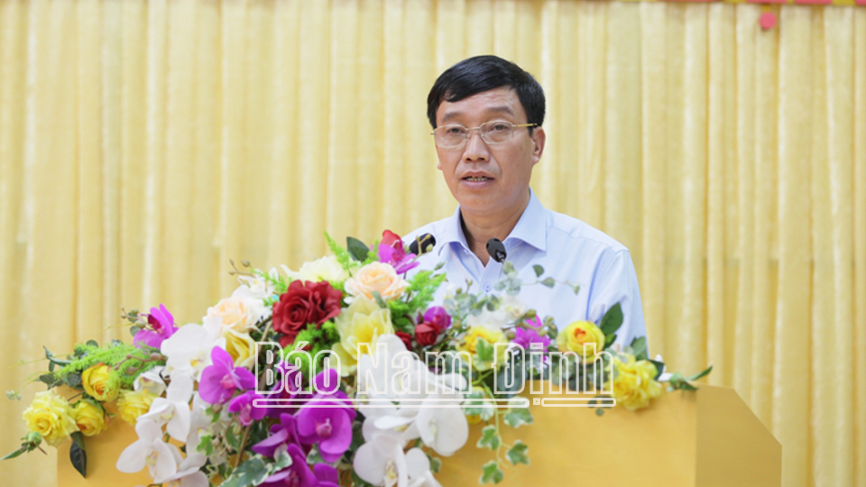 Đồng chí Mai Văn Quyết, Uỷ viên Ban TVTU, Giám đốc Sở Kế hoạch và Đầu tư trình bày Quy hoạch tỉnh Nam Định thời kỳ 2021-2030, tầm nhìn đến năm 2050.