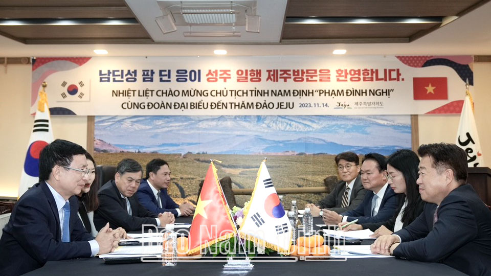 Quang cảnh buổi làm việc giữa Đoàn Công tác tỉnh Nam Định và lãnh đạo tỉnh Jeju