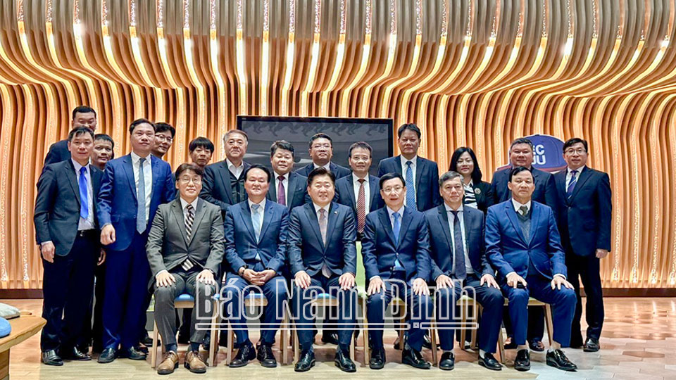 Đoàn Công tác của tỉnh và lãnh đạo tỉnh Jeju chụp ảnh lưu niệm