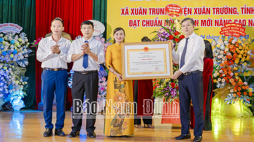 Xã Xuân Trung đón bằng công nhận đạt chuẩn nông thôn mới nâng cao