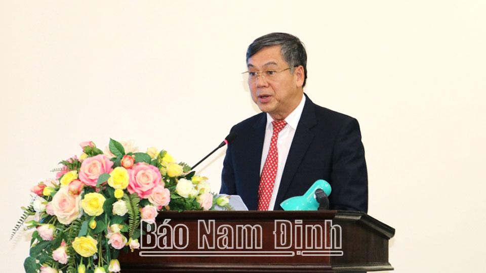 Đồng chí Trần Lê Đoài, TUV, Phó Chủ tịch UBND tỉnh phát biểu tại hội nghị 