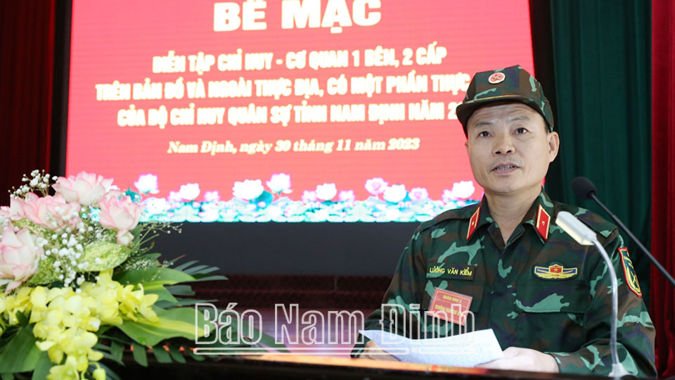 Thiếu tướng Lương Văn Kiểm, Phó Tư lệnh Quân khu 3 phát biểu bế mạc cuộc diễn tập NĐ-23. 