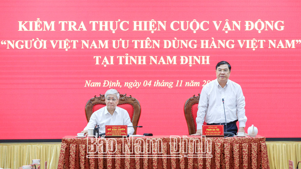 Đồng chí Phạm Gia Túc, Ủy viên BCH Trung ương Đảng, Bí thư Tỉnh ủy phát biểu cảm ơn đồng chí Chủ tịch Ủy ban Trung ương MTTQ Việt Nam và Đoàn công tác.