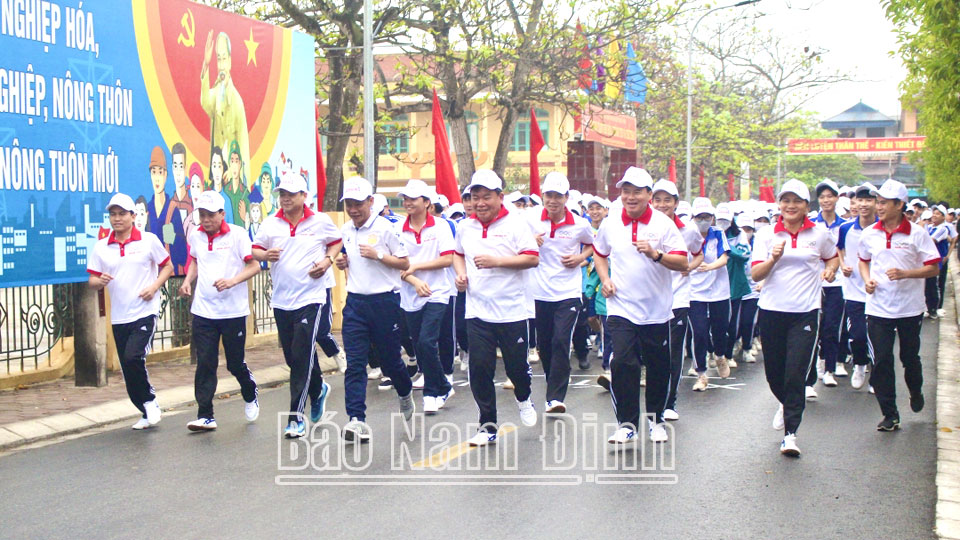 
Ngày chạy Olympic Vì sức khỏe toàn dân huyện Trực Ninh năm 2023 thu hút đông đảo cán bộ, nhân dân hưởng ứng, tham gia sôi nổi.ĐT