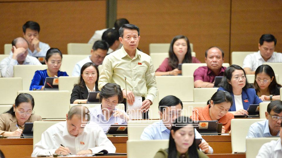 Đại biểu Nguyễn Hải Dũng, Đoàn ĐBQH tỉnh Nam Định phát biểu tranh luận tại phiên họp.