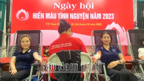 Sôi nổi phong trào hiến máu tình nguyện
ở thành phố Nam Định