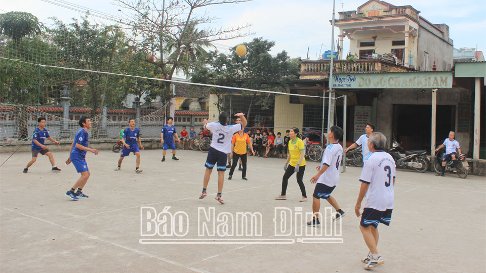 Hội viên nông dân xã Yên Ninh (Ý Yên) tích cực tham gia các hoạt động thể thao, nâng cao đời sống tinh thần.