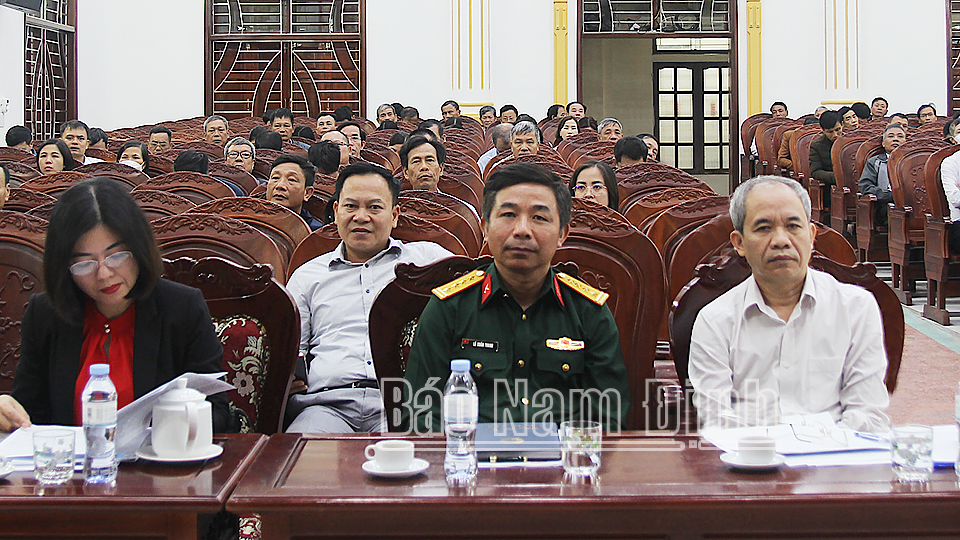 Đồng chí Đoàn Văn Hùng, Ủy viên Ban TVTU, Chủ tịch Ủy ban MTTQ tỉnh và các đại biểu HĐND tỉnh tiếp xúc cử tri tại huyện Xuân Trường. 