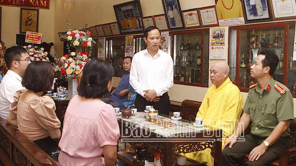 Giáo hội Phật giáo huyện Giao Thủy đã tích cực tham gia đóng góp xây dựng cổng làng văn hóa, nhà văn hóa; hiến đất, làm đường giao thông bê tông.