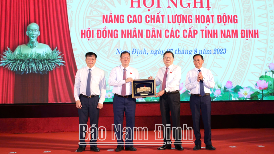 Tác phẩm tham dự Giải Diên hồng lần thứ III - năm 2025: Những quyết sách đột phá để Nam Định phát triển kinh tế - xã hội (Kỳ II)