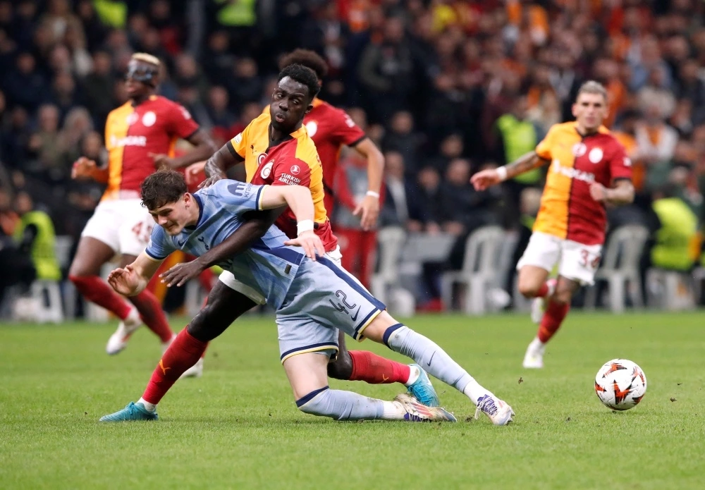 Tottenham gục ngã trước Galatasaray (Ảnh: Reuters).