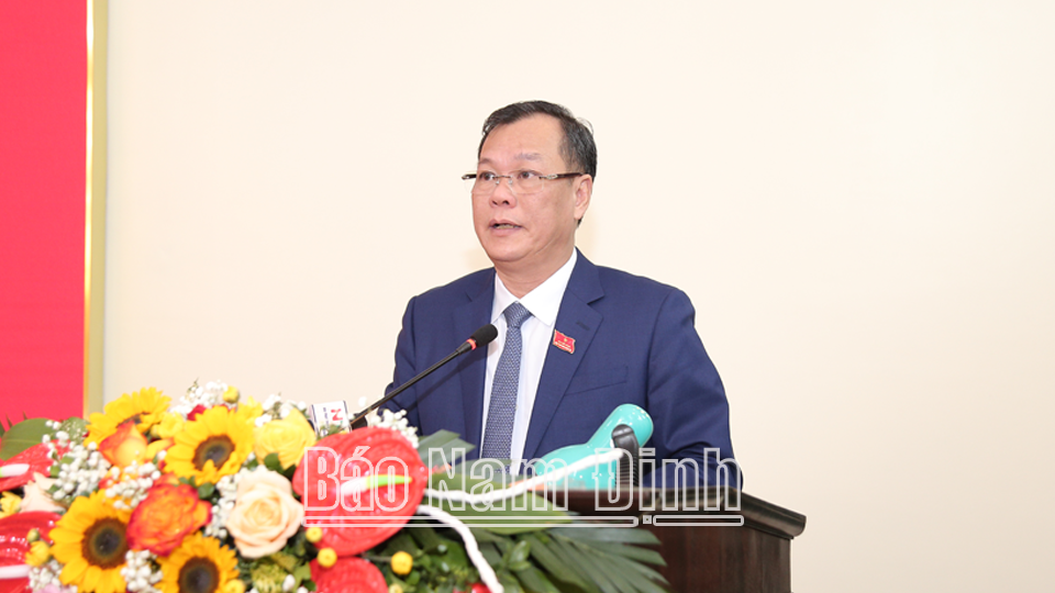 Đồng chí Phó Bí thư Thường trực Tỉnh ủy Lê Quốc Chỉnh phát biểu khai mạc kỳ họp.