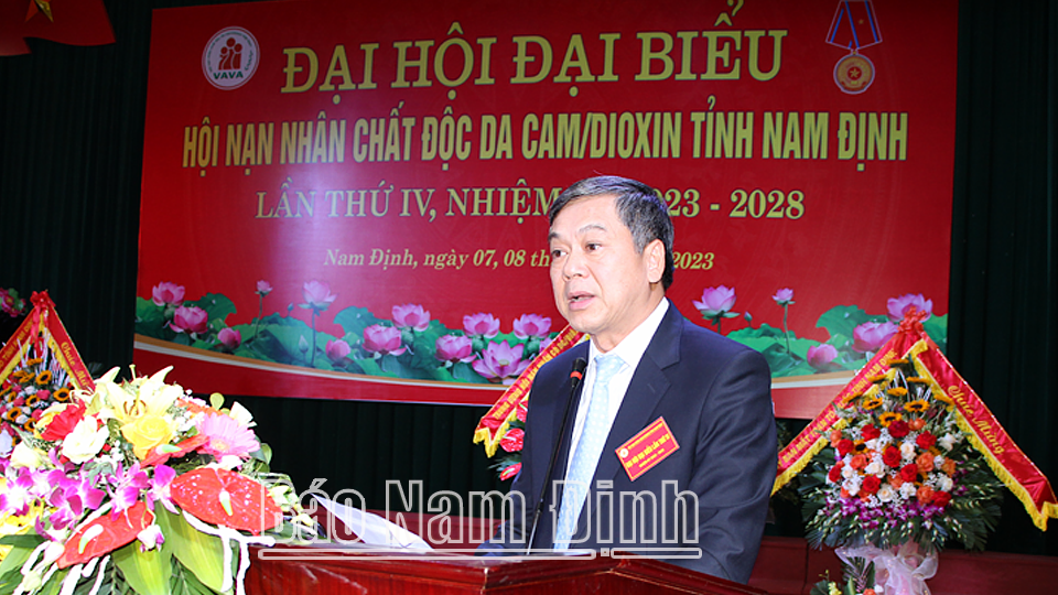 Đồng chí Trần Lê Đoài, TUV, Phó Chủ tịch UBND tỉnh phát biểu tại đại hội.