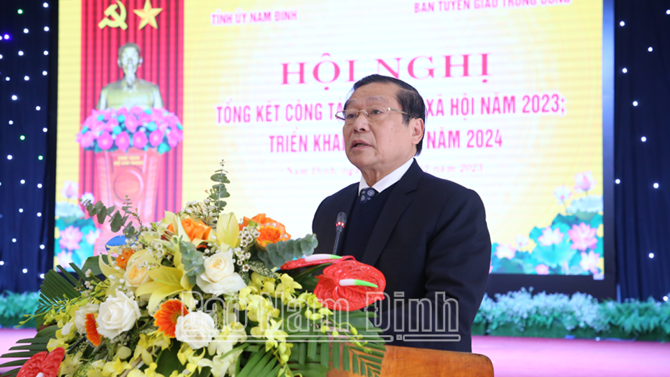 Đồng chí Lại Xuân Môn, Ủy viên BCH Trung ương Đảng, Phó Trưởng Ban Thường trực Ban Tuyên giáo Trung ương, Chủ tịch Hội đồng khoa học các cơ quan Đảng Trung ương phát biểu kết luận hội nghị. 