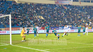 CLB Thép Xanh Nam Định giành lại vị trí nhất bảng sau chiến thắng 3-0 trước CLB LPBank Hoàng Anh Gia Lai