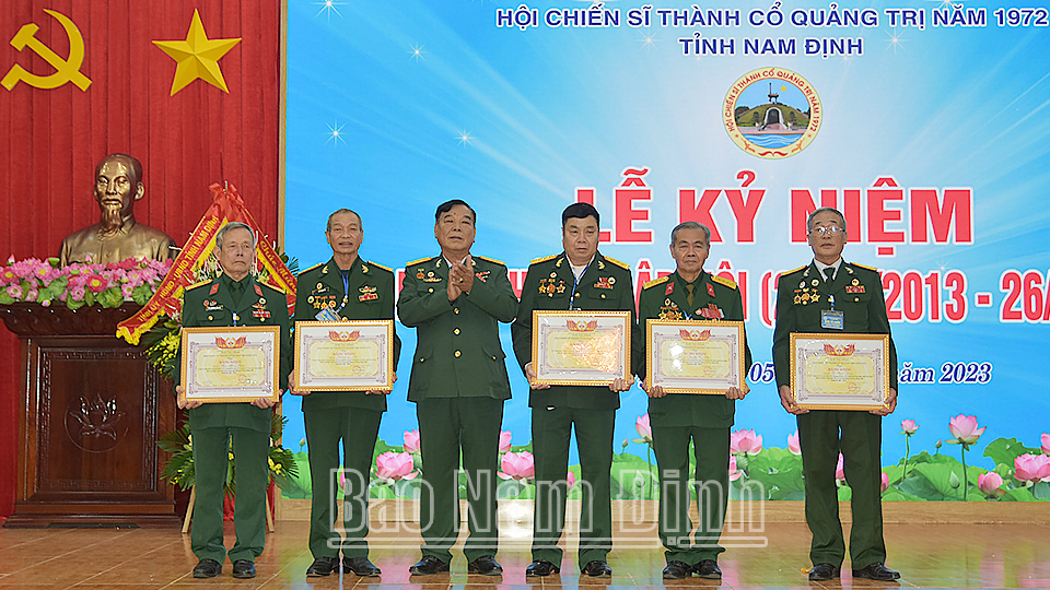 Trung ương Hội Chiến sĩ Thành cổ Quảng Trị năm 1972 tặng Bằng khen cho các tập thể đạt thành tích xuất sắc.
            