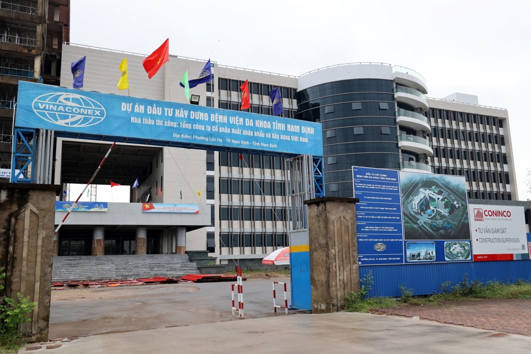 Dự án xây dựng Bệnh viện Đa khoa tỉnh Nam Định đang trong giai đoạn hoàn thiện.