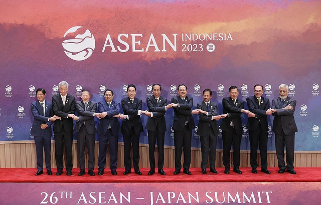 Thủ tướng Phạm Minh Chính cùng lãnh đạo các nước ASEAN và Nhật Bản tại Hội nghị Cấp cao ASEAN - Nhật Bản lần thứ 26 tại Indonesia vào tháng 9-2023.
Ảnh: VGP/Nhật Bắc