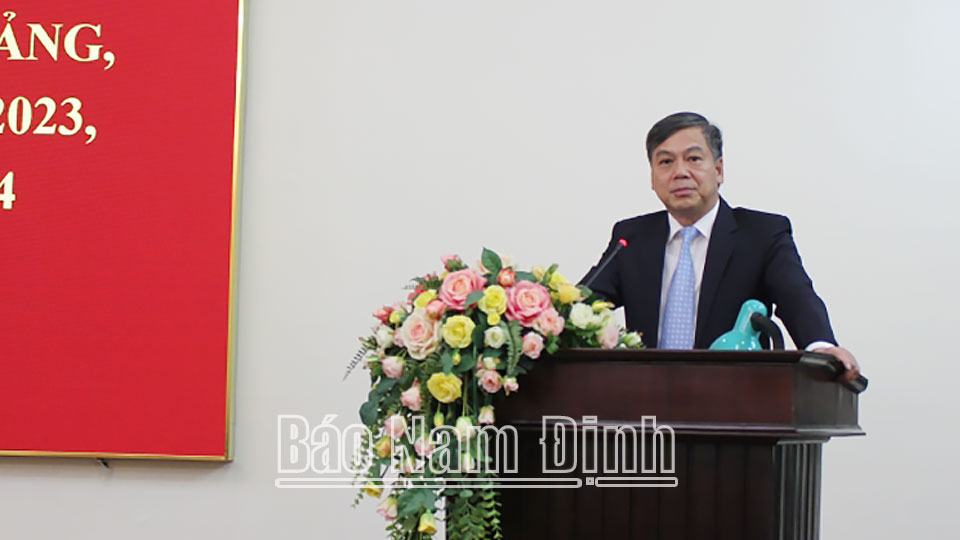Đồng chí Trần Lê Đoài, TUV, Phó Chủ tịch UBND tỉnh phát biểu kết luận hội nghị. 