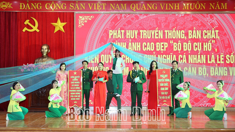 Tiết mục dự thi của đội tuyển Vùng Biển Sáng. 