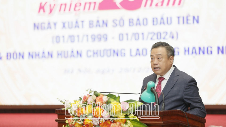 Đồng chí Trần Sỹ Thanh, Ủy viên BCH Trung ương Đảng, Phó Bí thư Thành ủy, Chủ tịch UBND Thành phố Hà Nội phát biểu tại buổi lễ.