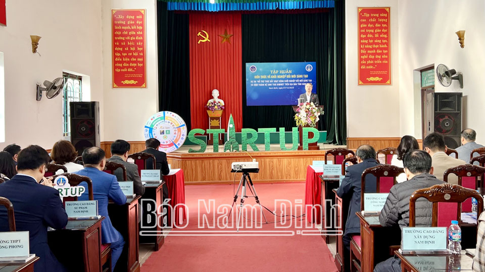 Quang cảnh buổi tập huấn.