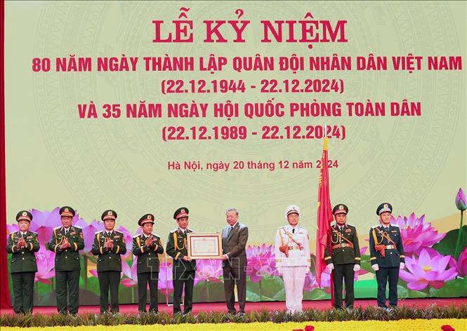 <em>Tổng Bí thư Tô Lâm trao tặng Huân chương Hồ Chí Minh cho Quân đội nhân dân Việt Nam. Ảnh:Trọng Đức/TTXVN

</em>