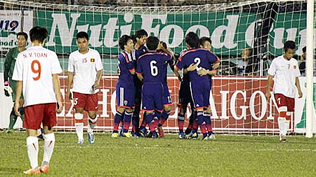 Giải bóng đá quốc tế U19 năm 2014 tại TP Hồ Chí Minh: Thi đấu bế tắc, U19 Việt Nam thua U19 Nhật Bản 0-7