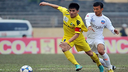 Sông Lam Nghệ An chiếm ngôi đầu bảng, Công Vinh ghi bàn thắng thứ 100