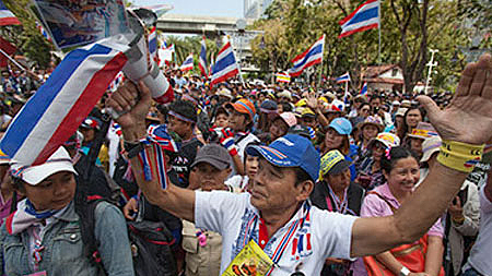 Bầu không khí chính trị ở Thái Lan thêm &quot;nóng&quot;