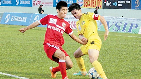 Vòng 13 Giải bóng đá vô địch quốc gia V-League 2014: Thắng Sông Lam Nghệ An 2 - 1, B.Bình Dương giữ vững vị trí thứ hai