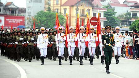 Kiểm tra lực lượng diễu binh, diễu hành phục vụ kỷ niệm 60 năm Chiến thắng Điện Biên Phủ