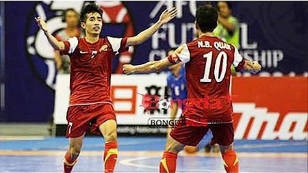 VCK Futsal châu Á 2014: Thắng Kuwait 2-1, Việt Nam giành vé vào tứ kết