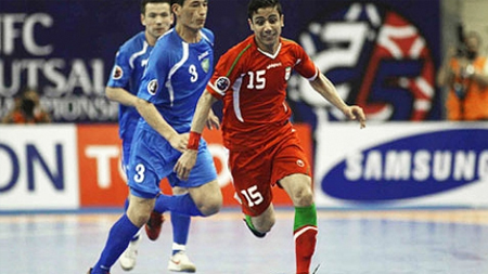 VCK Futsal châu Á 2014: Thắng dễ Uzbekistan, Iran gặp Nhật Bản tại chung kết