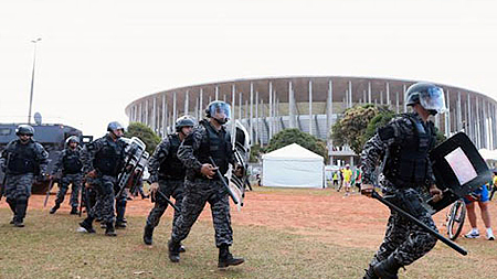 Giải bóng đá vô địch thế giới - World Cup 2014: Bra-xin điều động gần 200 nghìn cảnh sát, binh sĩ bảo vệ World Cup