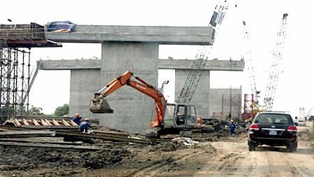 Đồng chí Phó Chủ tịch UBND tỉnh Đoàn Hồng Phong kiểm tra tiến độ GPMB tuyến đường kết nối giữa đường cao tốc Cầu Giẽ - Ninh Bình với Quốc lộ 1A