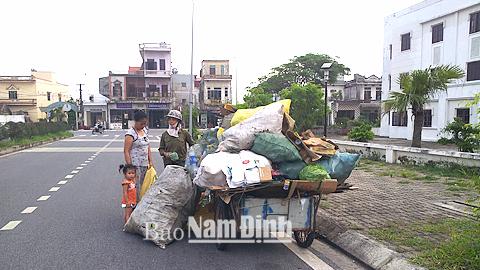 Củng cố, kiện toàn đội ngũ cán bộ quản lý môi trường ở cơ sở