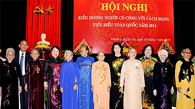 Hội nghị Biểu dương người có công với cách mạng tiêu biểu toàn quốc năm 2014