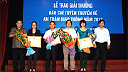 Tổ chức Giải thưởng &quot;Báo chí tuyên truyền về an toàn giao thông năm 2014&quot;