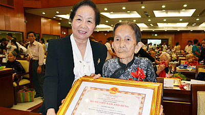 TP Hồ Chí Minh: Trao tặng danh hiệu &quot;Bà mẹ Việt Nam Anh hùng&quot; cho 182 mẹ