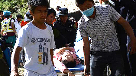 Trung Quốc: Xe buýt rơi xuống vực, 40 người thiệt mạng