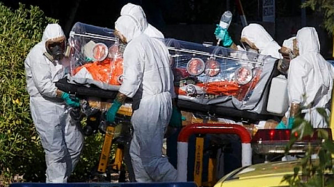 Bệnh nhân châu Âu đầu tiên nhiễm virus Ebola tử vong