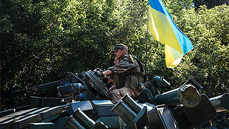 Tổng thống Ukraine mở rộng quyền của nhân viên cảnh sát miền Đông