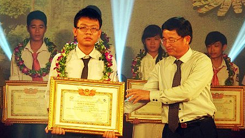 Ninh Bình: Khen thưởng học sinh, sinh viên, vận động viên xuất sắc