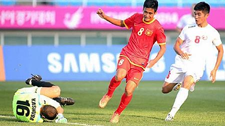 Đại hội Thể thao châu Á - ASIAD 17: Thắng Kyrgyzstan 1-0, Olympic Việt Nam giành ngôi đầu bảng