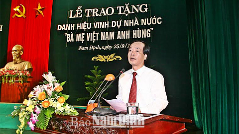 Phấn đấu xây dựng tỉnh Nam Định ngày càng phát triển, giàu mạnh, văn minh, xứng đáng với công lao to lớn của những người đã cống hiến, hy sinh vì sự nghiệp cách mạng vĩ đại của dân tộc (*)